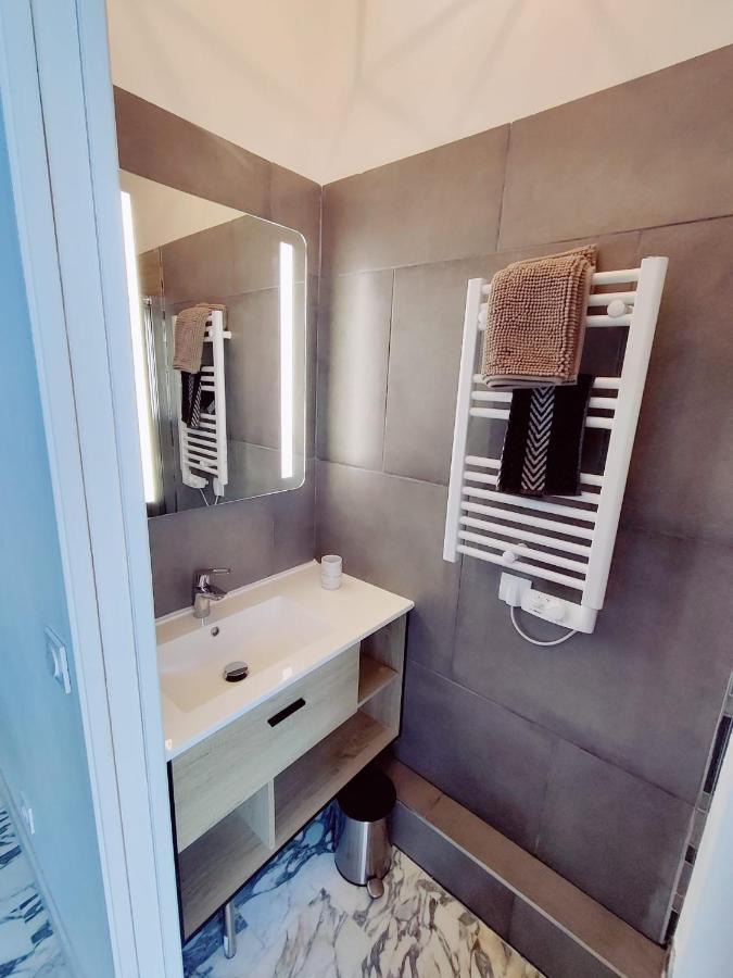La Villa Castel - Haut De Villa - Parkings- 3 Chambres - 8 Couchages - Jardin - Barbecue Cagnes-sur-Mer Luaran gambar