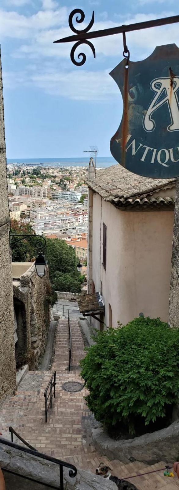 La Villa Castel - Haut De Villa - Parkings- 3 Chambres - 8 Couchages - Jardin - Barbecue Cagnes-sur-Mer Luaran gambar